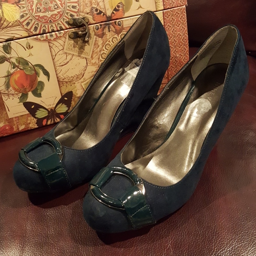 Forrest Green Nine West Wedges
